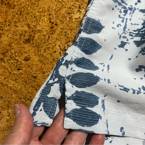 Quicksilver Men’s Waterman Collection Tailored Fit Kings Point Button Down Shirt - Picture 9 of 13